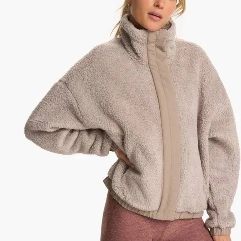 Vuori Cozy Sherpa Jacket Womens XS Beige Pink Fleece Full Zip Gorpcore Outdoors